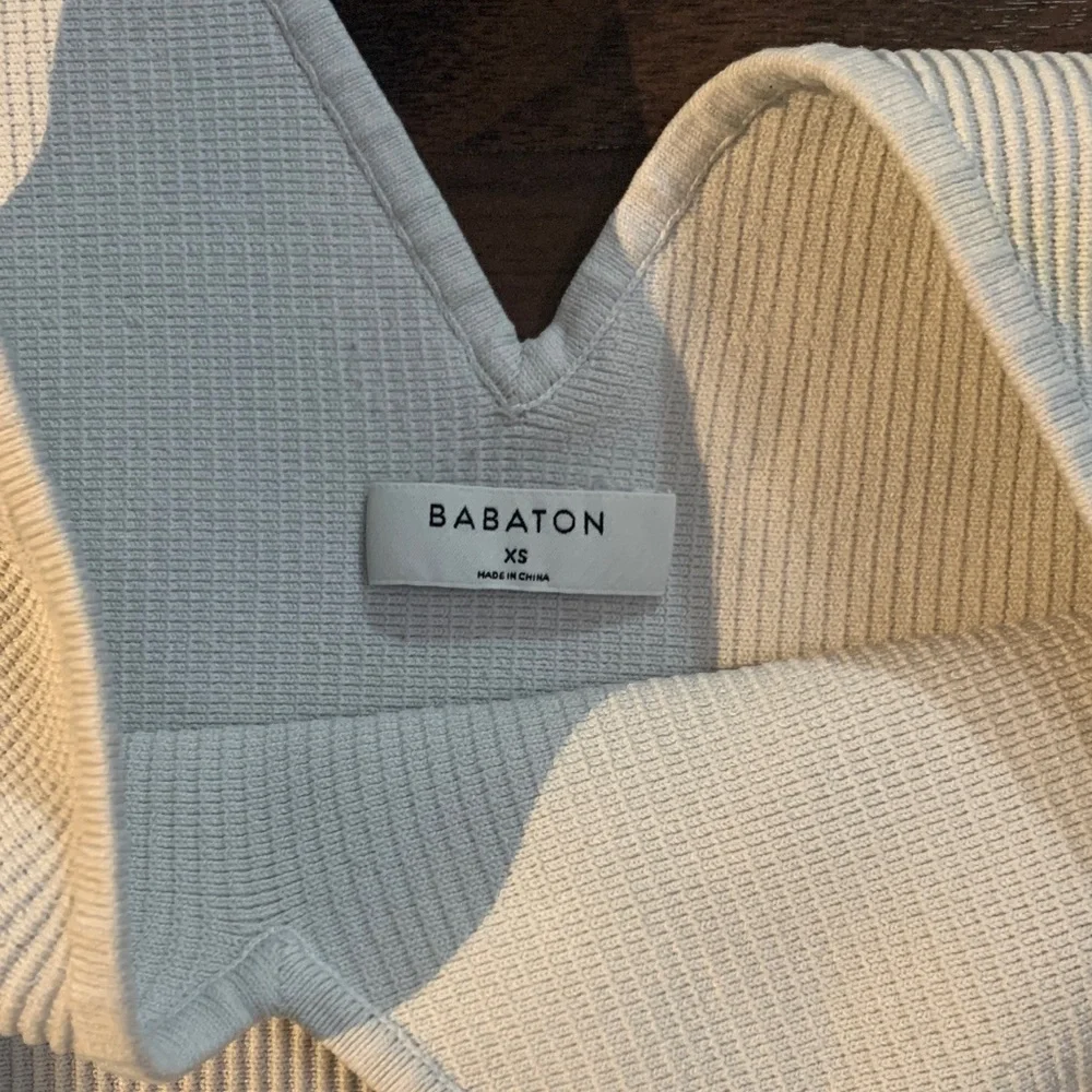 V-Neck Ribbed Cream Top - Picture 3 of 5